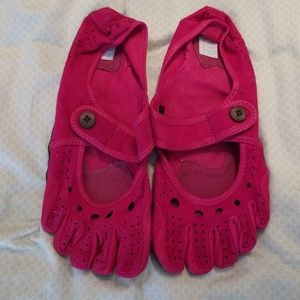 Vibram NWOT yoga pilates shoes size 39